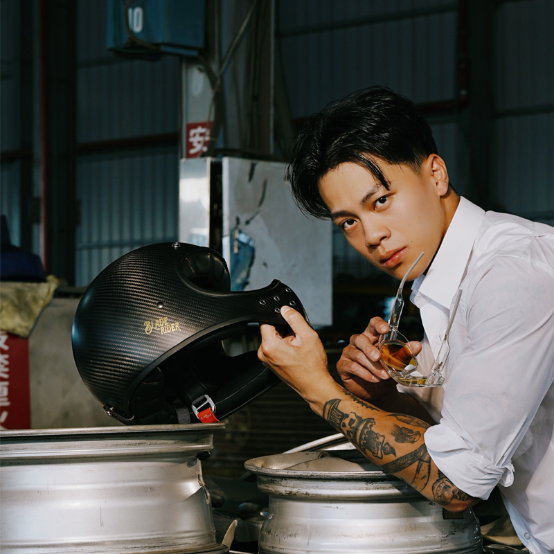 フルフェイスヘルメット マットブラックカーボン