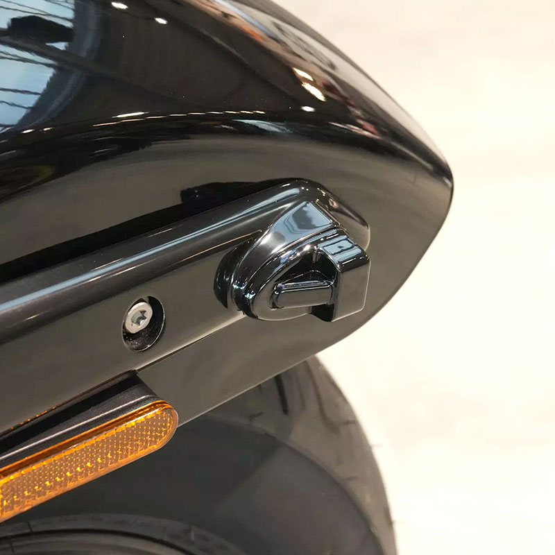サンダーバイク■ ストラットストライプ LED 3in1 ターンシグナル＆テールライト ブラック 【13-17年 FXSB】 Thunderbike