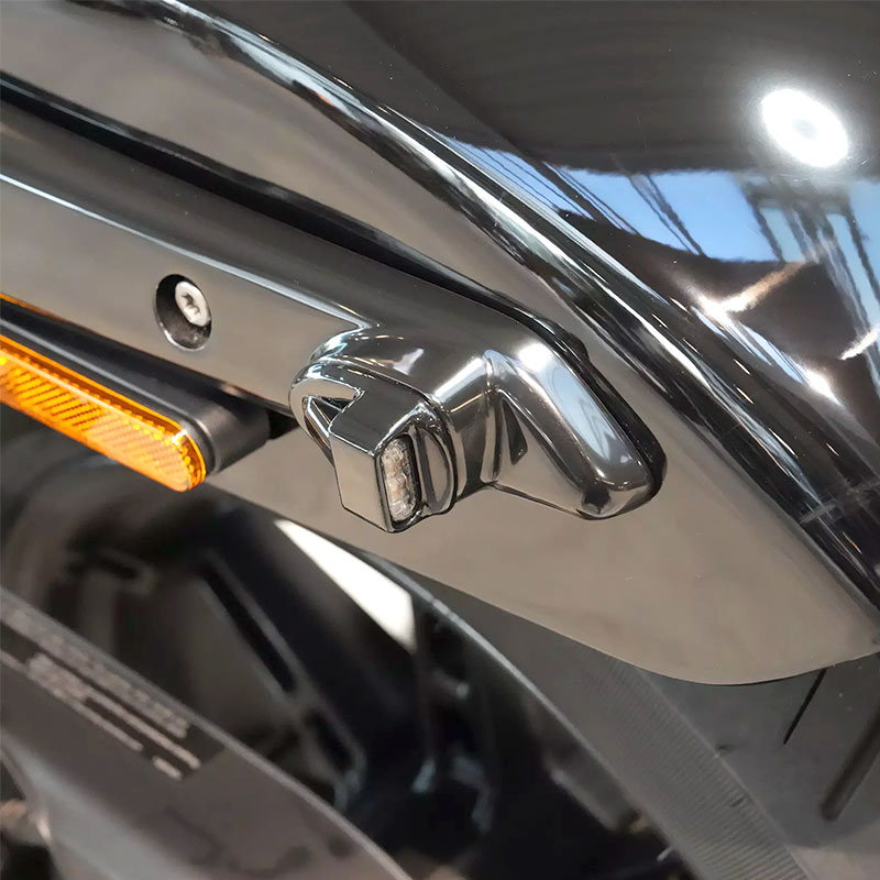 【業販専用商品】ストラットストライプ LED 3in1 ターンシグナル&テールライト ブラック