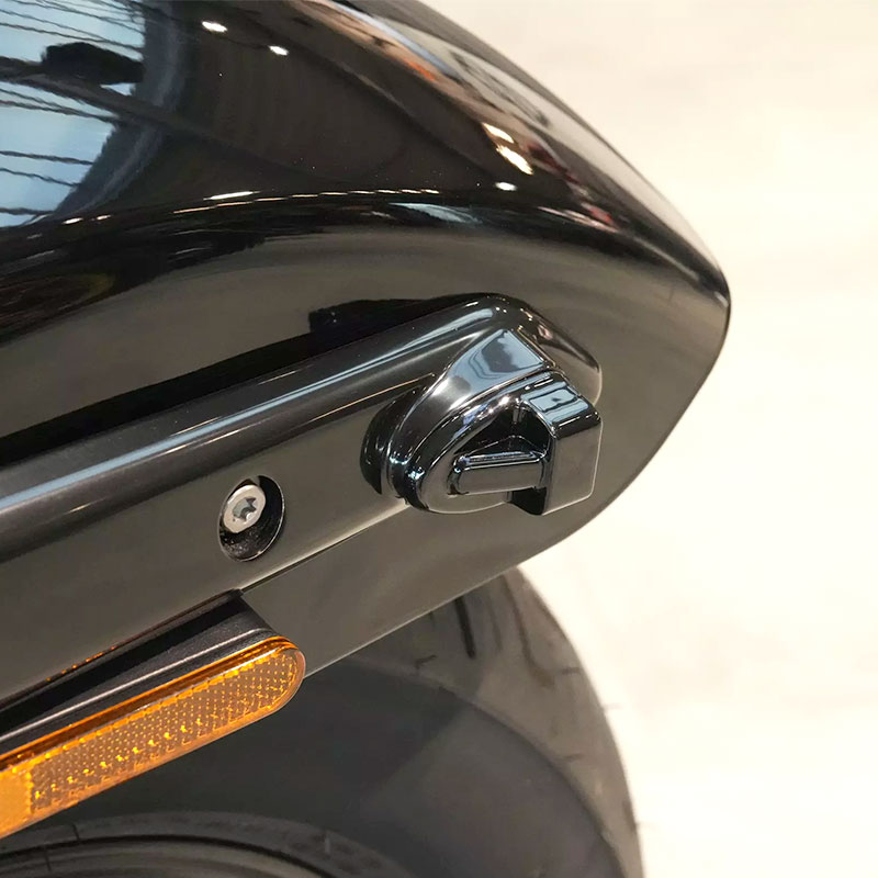 【業販専用商品】ストラットストライプ LED 3in1 ターンシグナル&テールライト ブラック