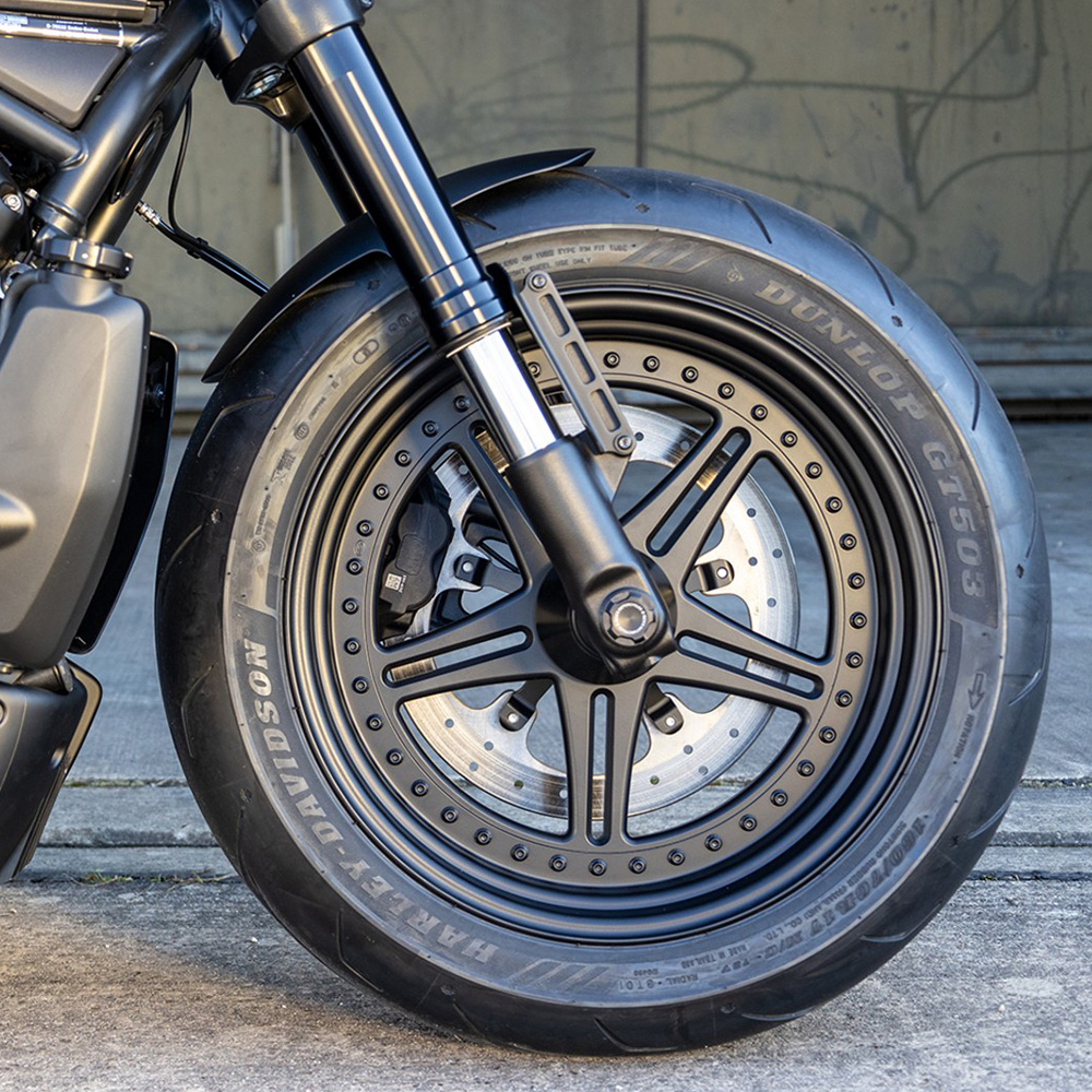 リックスモーターサイクルズフロントアクスルカバー プレミアム【スポーツスターS / ナイトスター】 Rick`s Motorcycles  Sportster S Axle Cover Front Design Premium / パインバレー