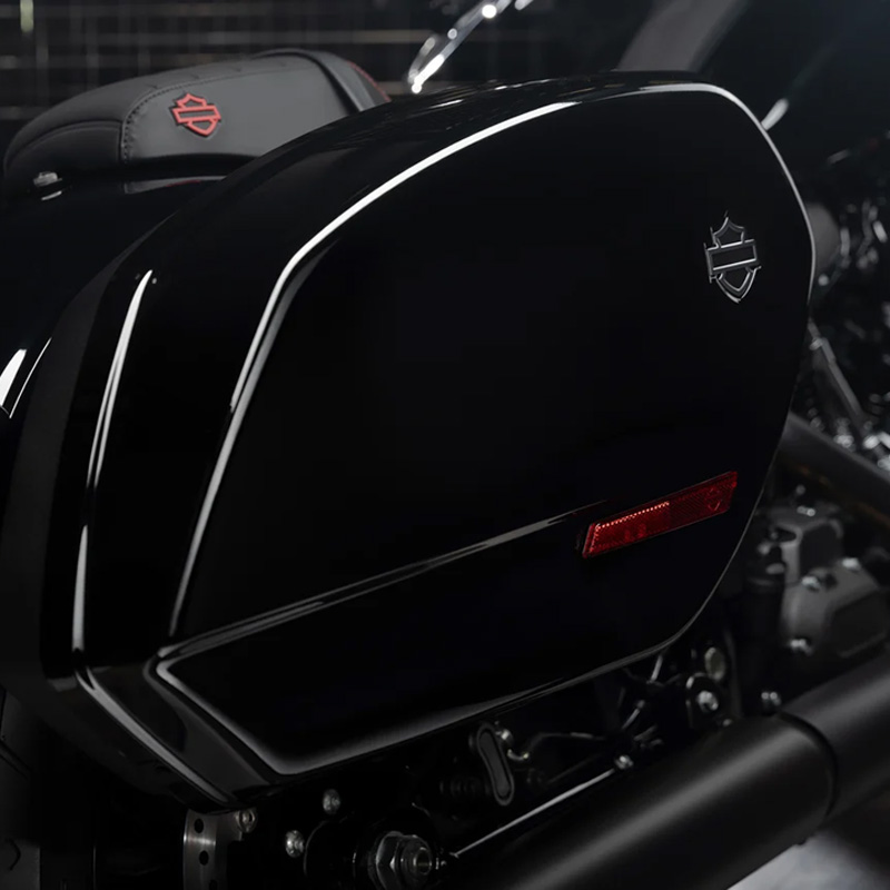 ハーレー純正 ローライダーST サドルバッグ ビビッドブラック Harley