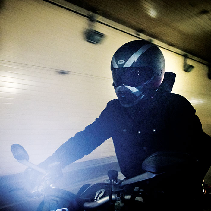 bell-broozer-modular-street-motorcycle-helmet-details-700x700.jpg