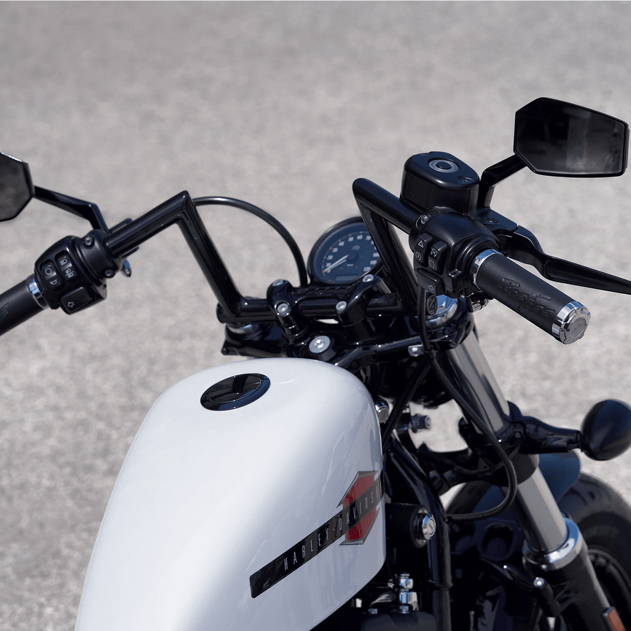 ハーレー純正□チゼル ローハンドルバー グロスブラック 【07年以降スポーツスター / 06～17年FXDB用】 HARLEY-DAVIDSON  Chizeled Lo Handlebar Gloss Black / パインバレー