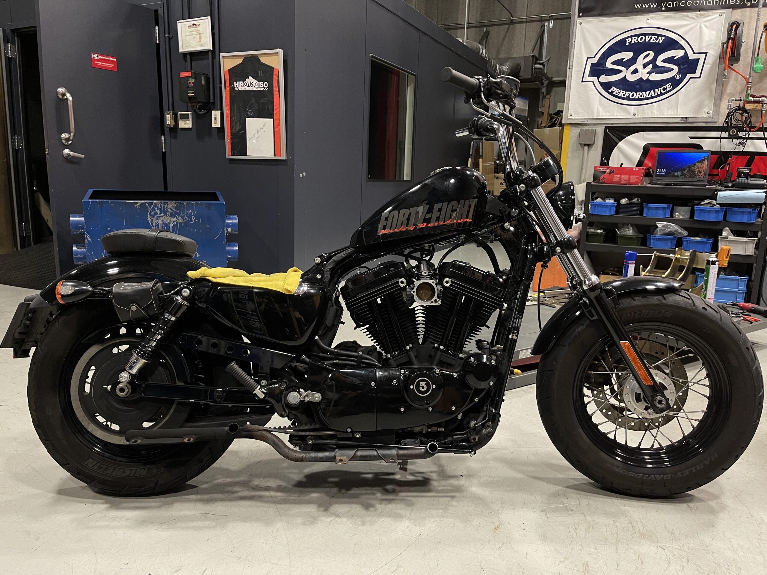 XL1200Xスポーツスター/ブラックエディション！ダークカスタムで48が 