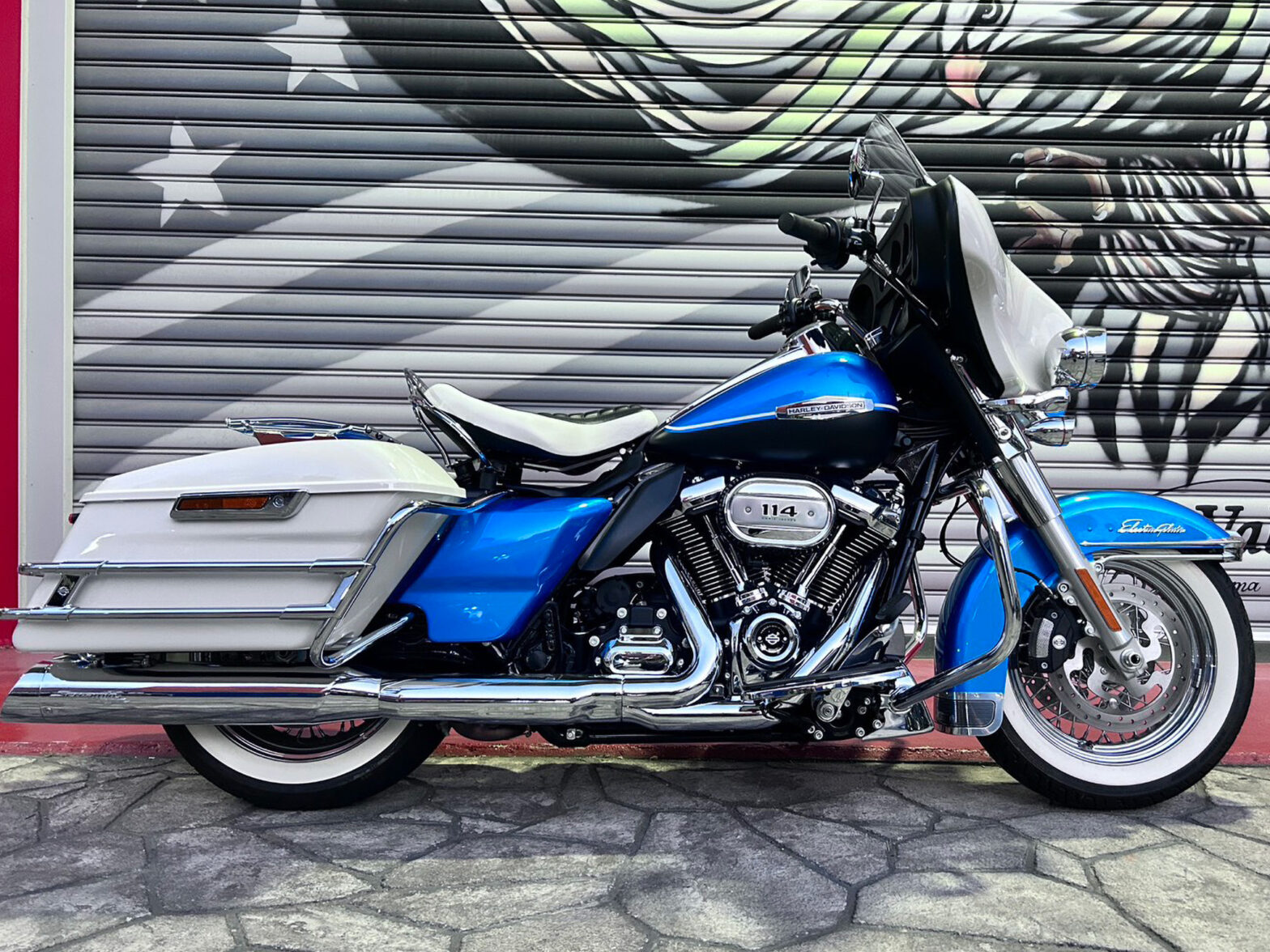 【横浜】2021年 FLH エレクトラグライドリバイバル(ハイファイブルー/バーチホワイト)