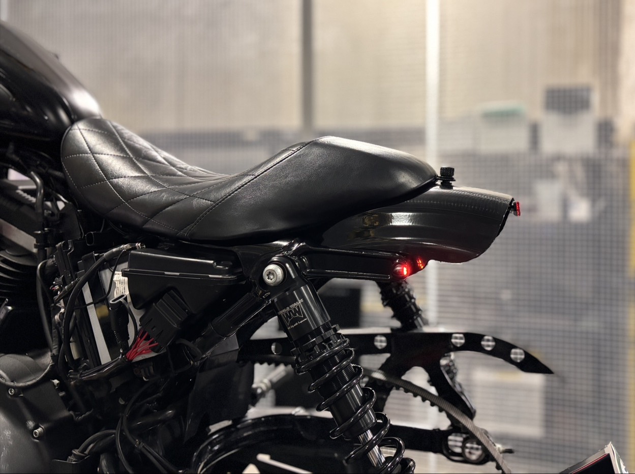 XL883N ショートリアフェンダー取付の様子