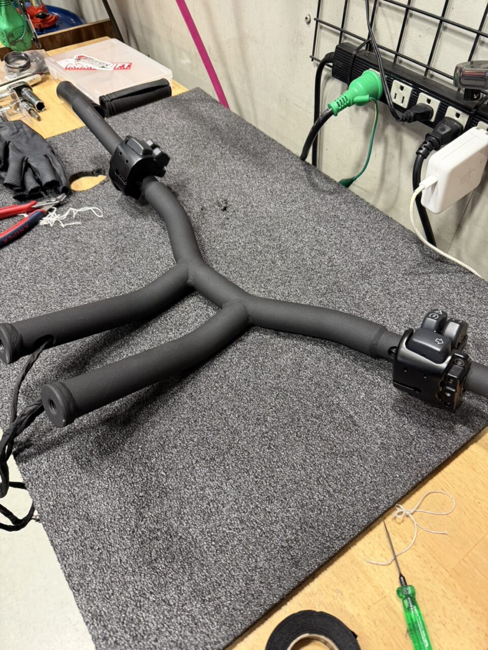 バーリーブランド ハンドルバー 取付準備の様子