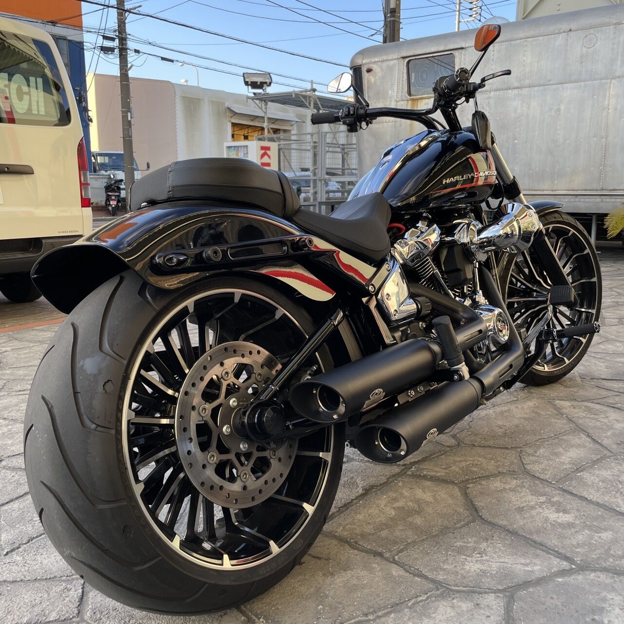 ブレイクアウト 右斜め後ろからのアングル