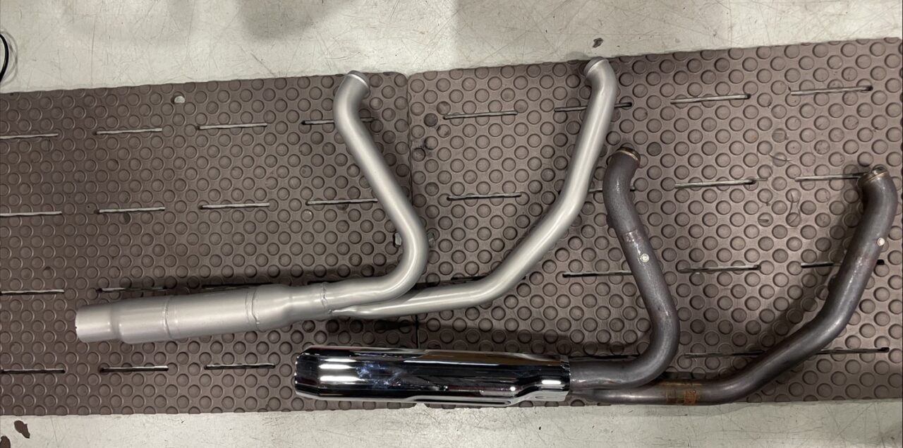 交換エキパイを並べた様子