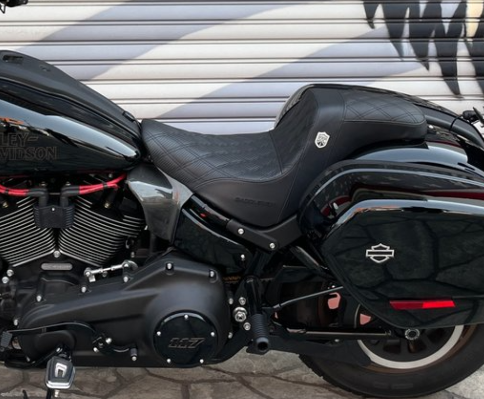 Proシリーズ SDC パフォーマンス グリッパーシート ブラック ラティスステッチ　サドルマン（Saddlemen）