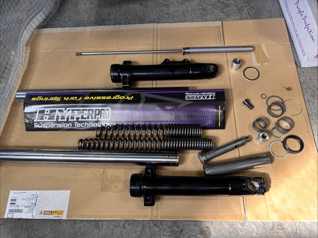 XL1200X 新品フロントフォークを並べた様子