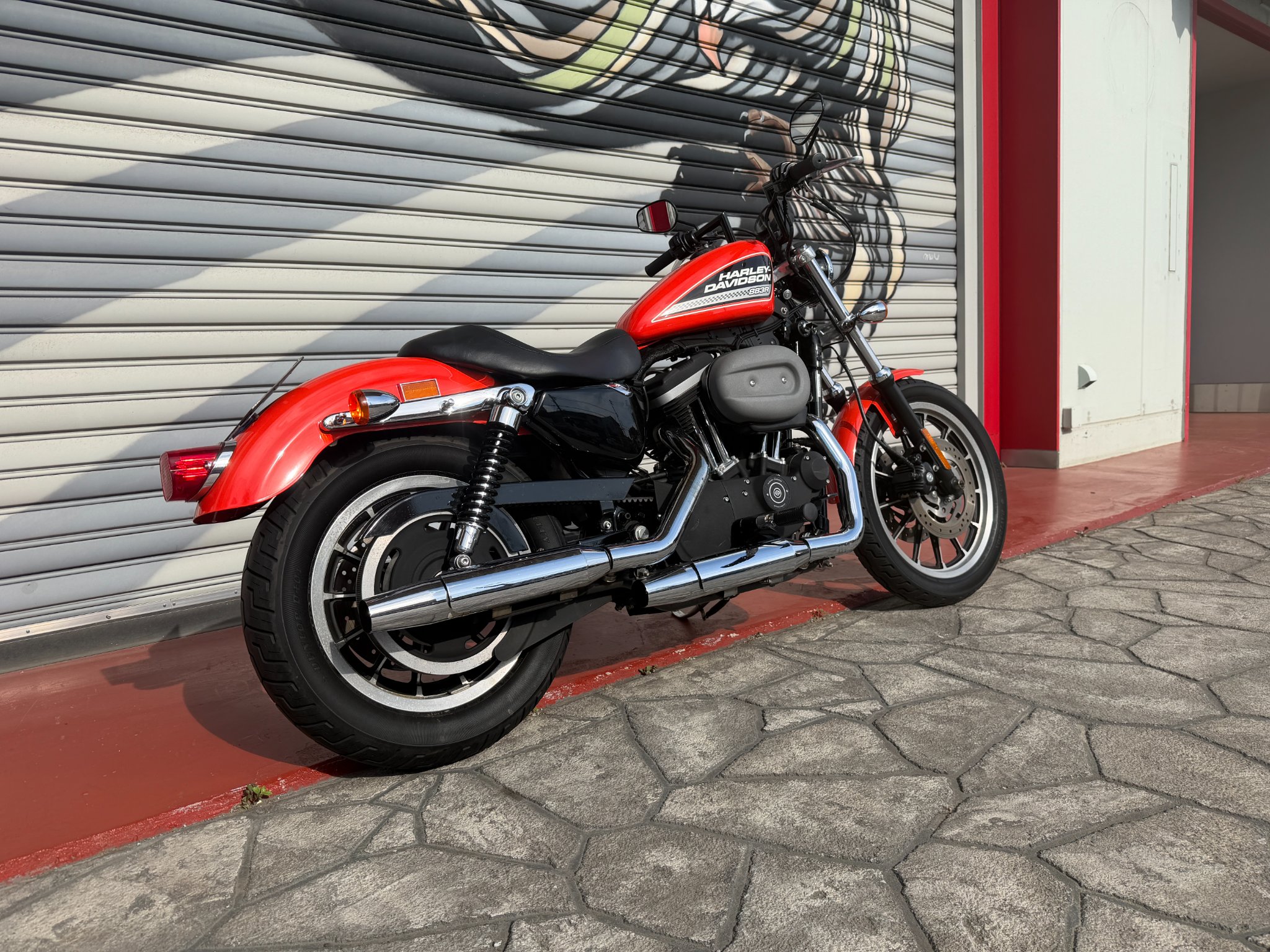 XL883R