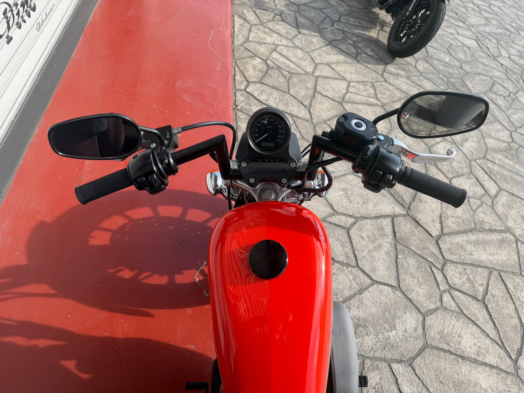 XL883R