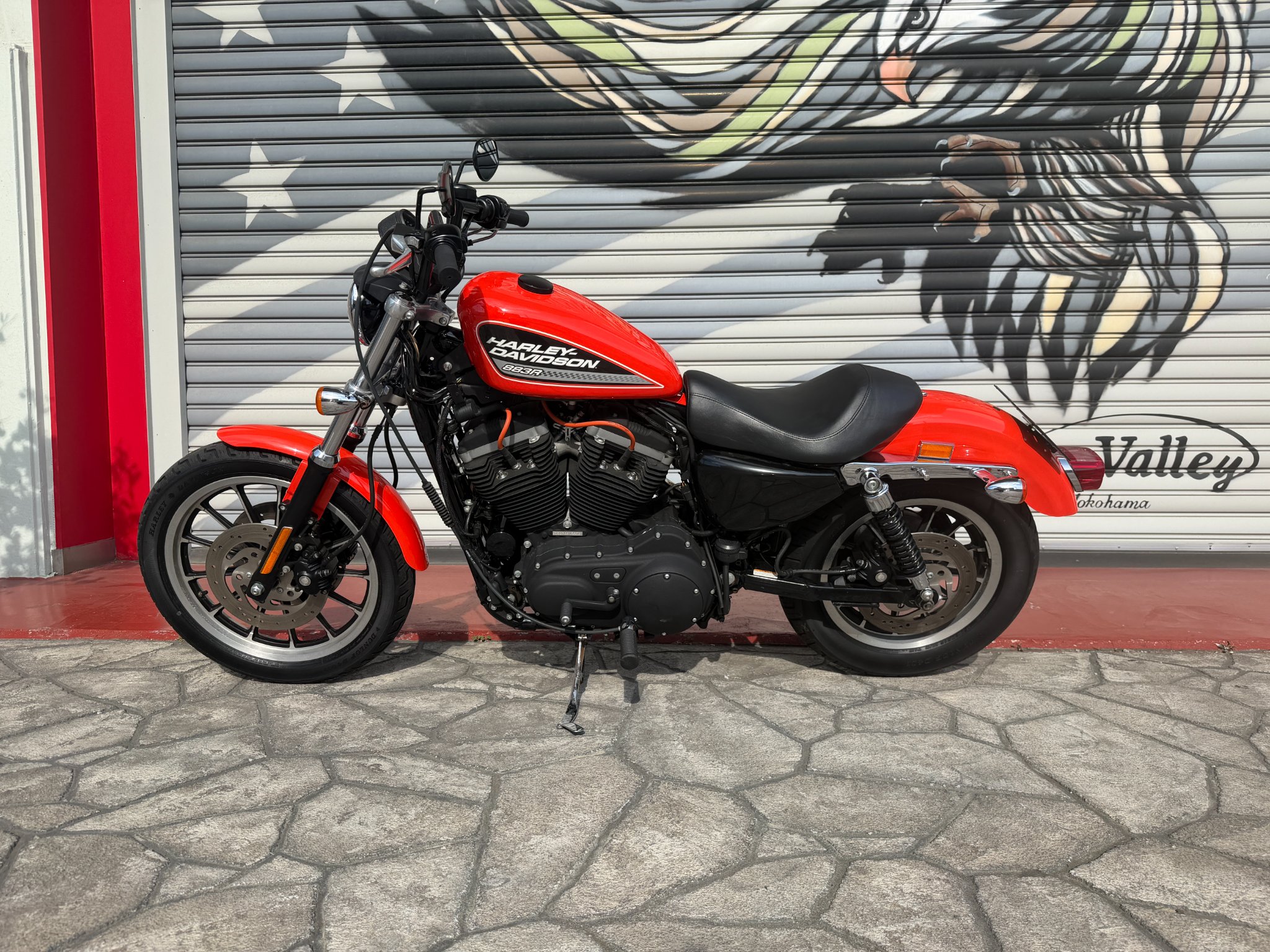 XL883R