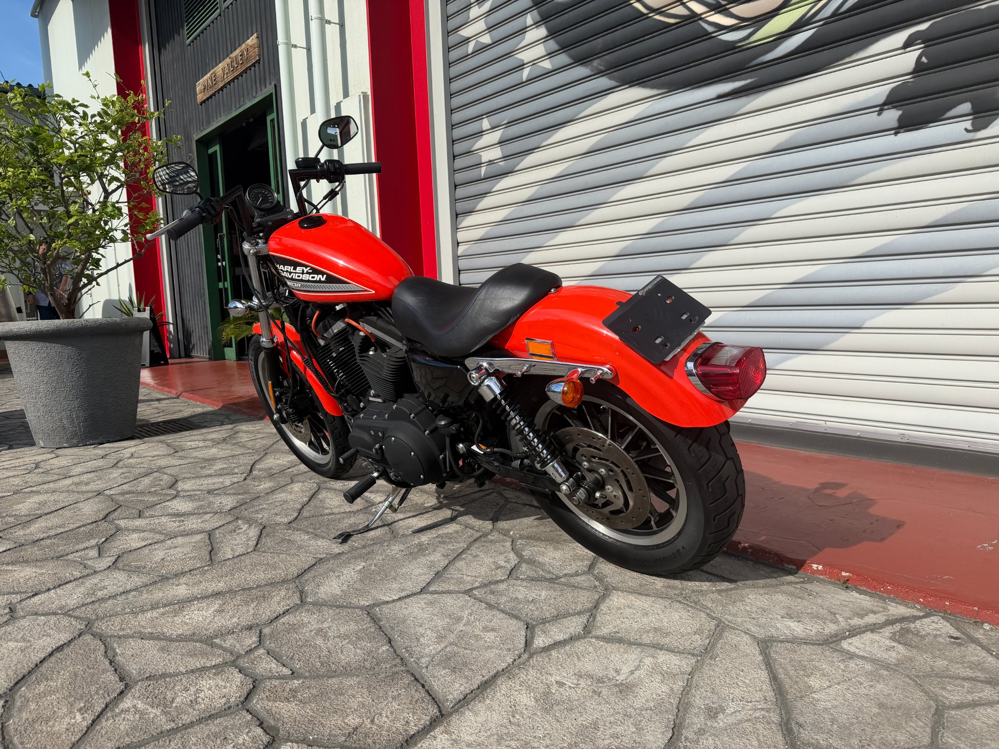 XL883R