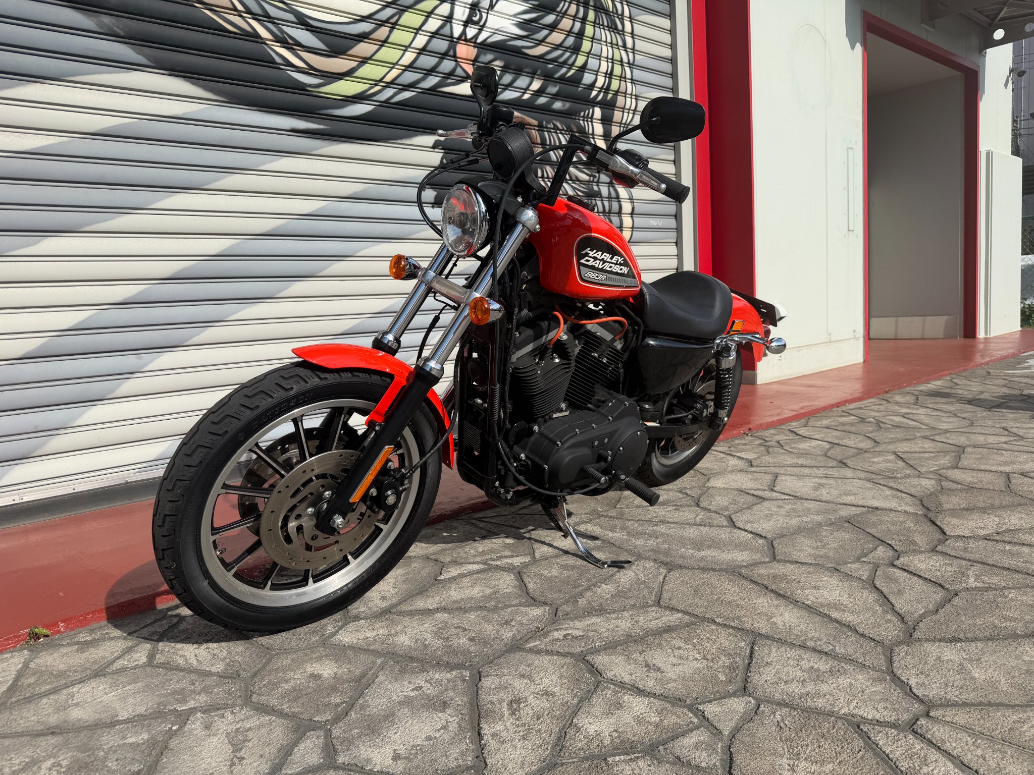 XL883R